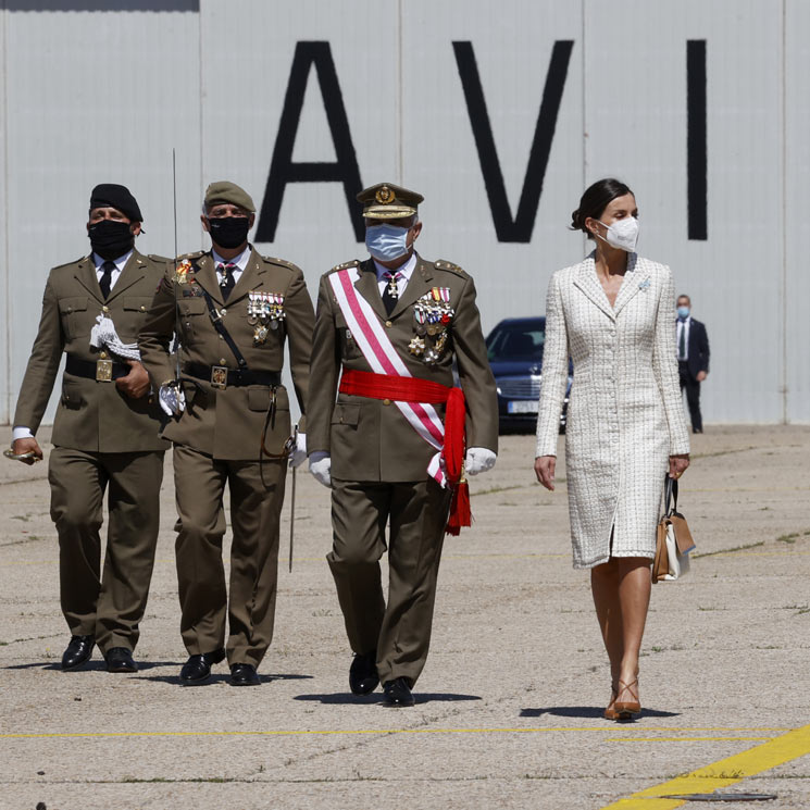 Doña Letizia preside un acto castrense en solitario en la Academia de Aviación del Ejército de Tierra