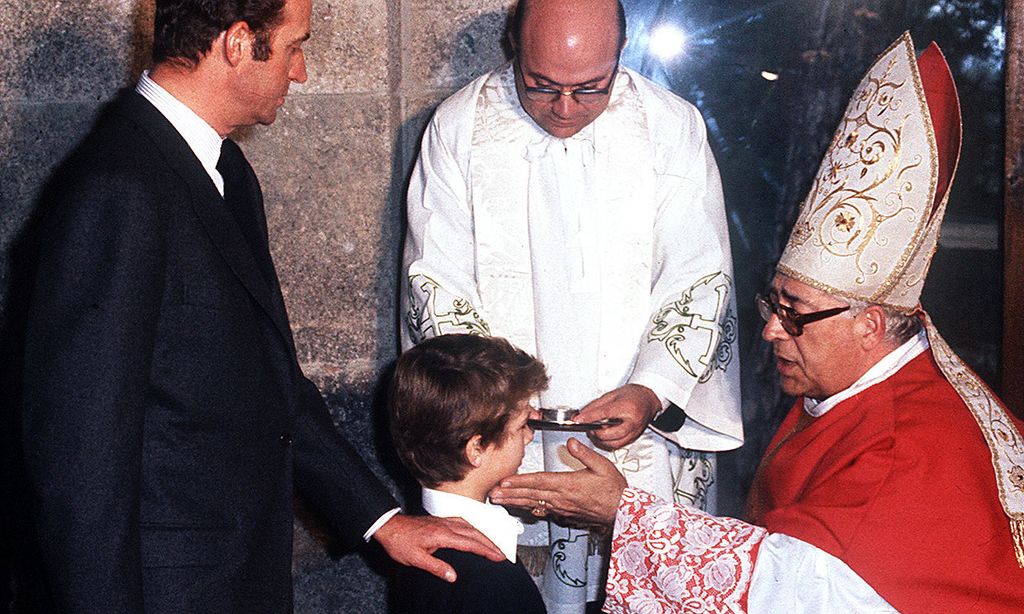 Así fue la confirmación de don Felipe, junto a sus hermanas, 43 años antes que la de su hija