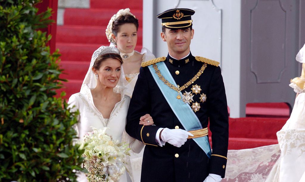 Los Reyes cumplen 17 años de casados, repasamos las imágenes más emblemáticas del día de su boda