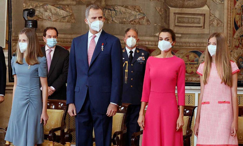 Don Felipe celebra el séptimo aniversario de su proclamación con la Reina y sus hijas homenajeando a los trabajadores esenciales de la pandemia