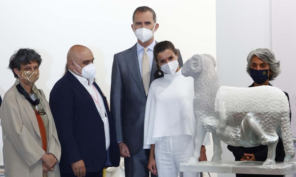 De las obras de arte por las que se han interesado a sus conversaciones con los galeristas: las curiosidades de la visita de los Reyes a ARCO