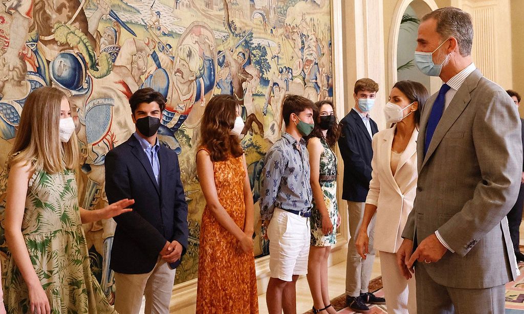 La princesa Leonor, junto a los Reyes y la infanta Sofía, se reúne con los que serán sus compañeros