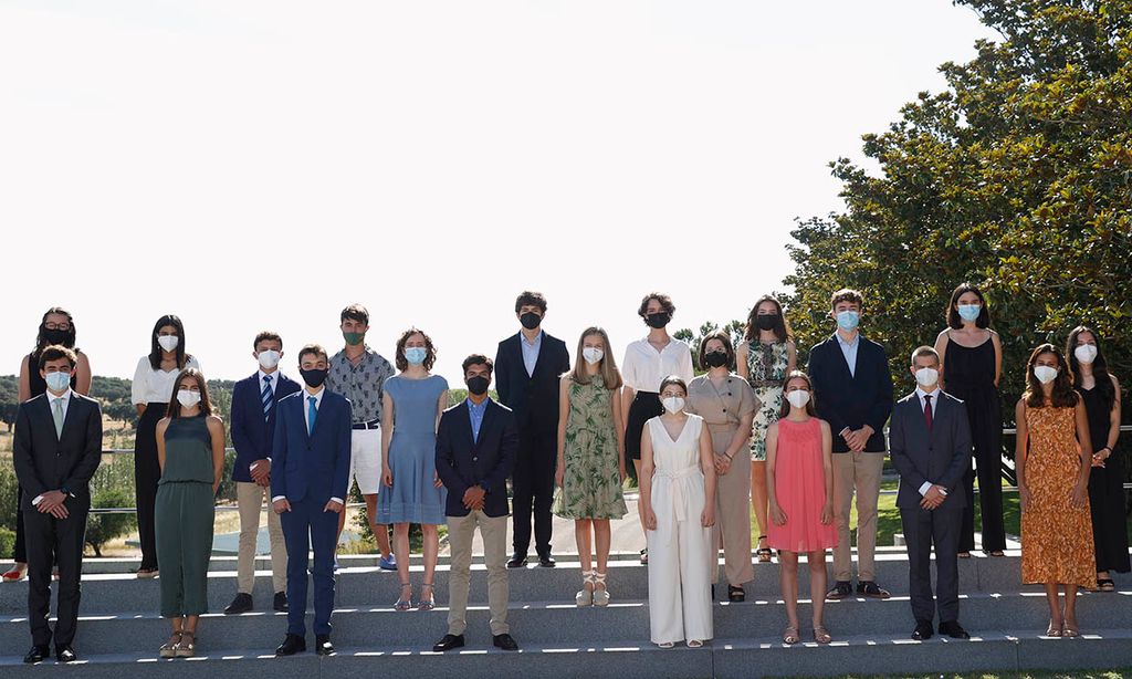 La princesa Leonor con los alumnos becados de su promoción