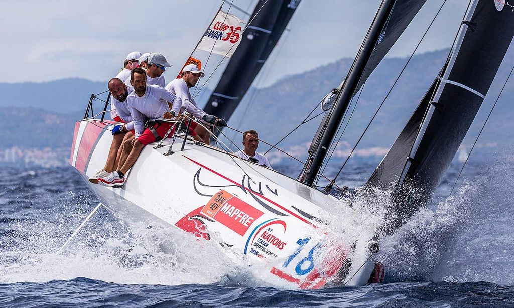 Buen resultado para el 'Aifos 500' de don Felipe en la primera jornada de la Copa del Rey MAPFRE de Vela