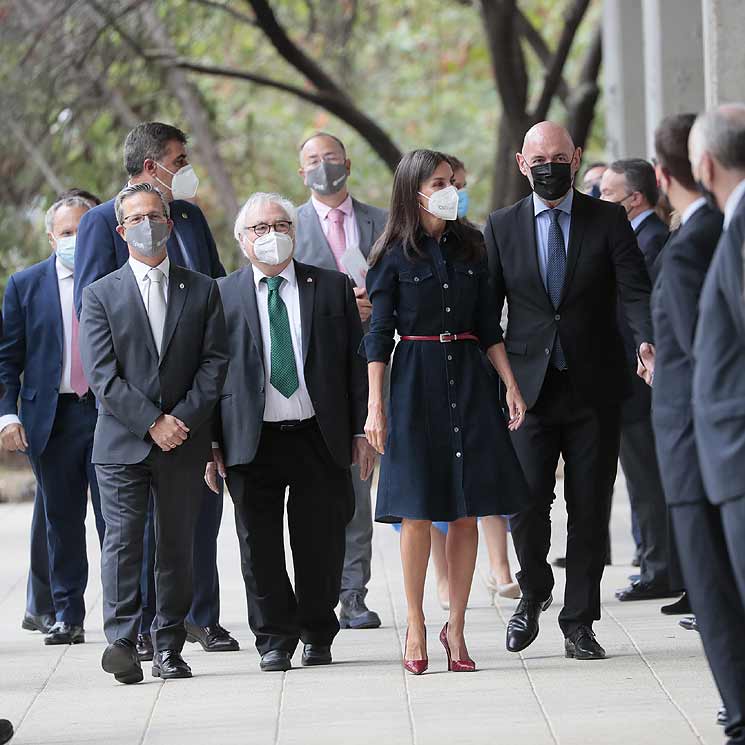 Entre felicitaciones y recordando muchas anécdotas: el regreso de la Reina a la facultad de periodismo