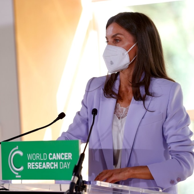 Doña Letizia confía en que la colaboración en la investigación contra el cáncer aumentará las posibilidades de avanzar
