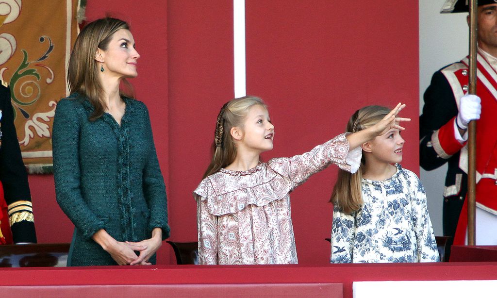 Las anécdotas y momentos para el recuerdo de la princesa Leonor y la infanta Sofía en la Fiesta Nacional