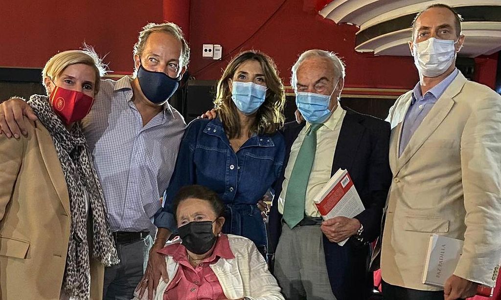 La infanta Margarita y Carlos Zurita celebran su 49º aniversario de boda con... Paz Padilla