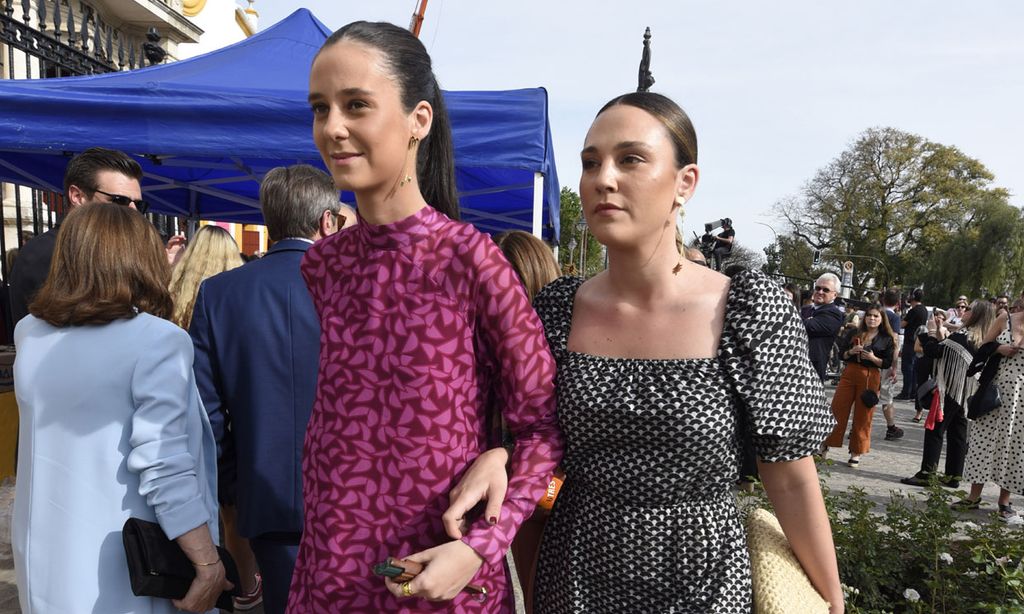 La infanta Elena y su hija reaparecen en Sevilla tras visitar a don Juan Carlos en Abu Dabi