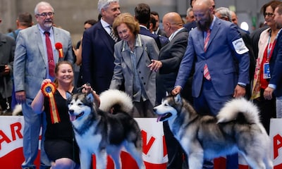 La reina Sofía vuelve a mostrar su amor por los animales, esta vez, en una feria canina