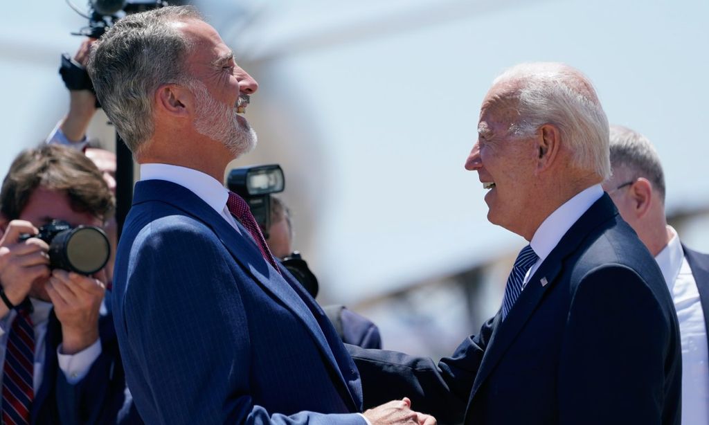 El caluroso recibimiento del rey Felipe a Joe Biden para la cumbre de la OTAN