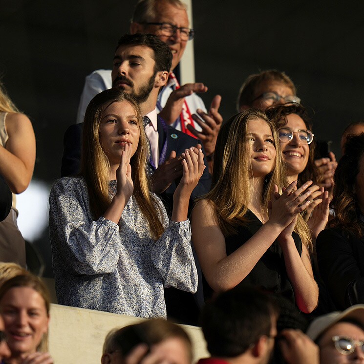 La princesa Leonor y la infanta Sofía animan a España en la Eurocopa femenina 