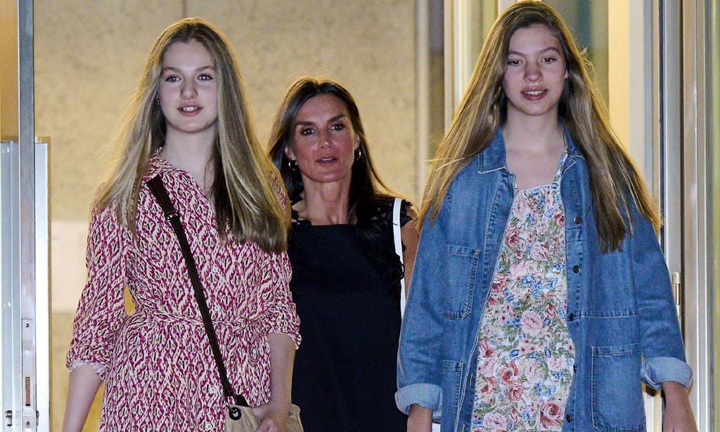 La reina Letizia, con sus hijas