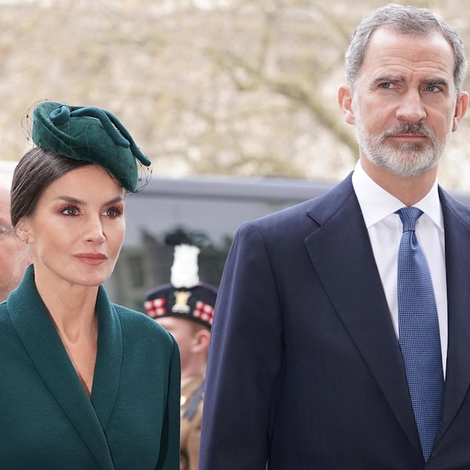 Los reyes Felipe y Letizia presentarán sus condolencias esta tarde al embajador británico en España