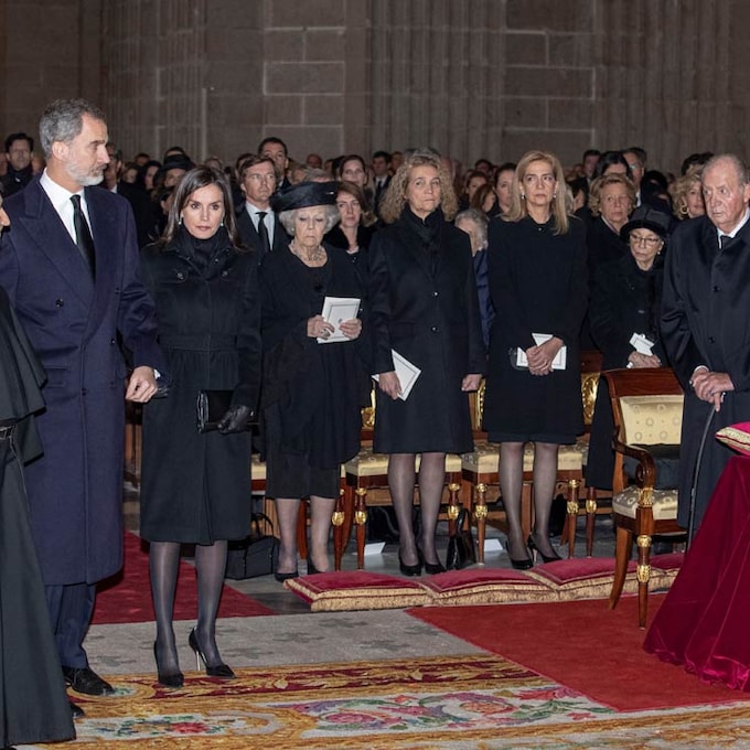 ¿Veremos a los reyes Felipe y Letizia con don Juan Carlos y doña Sofía en el funeral de Isabel II? 