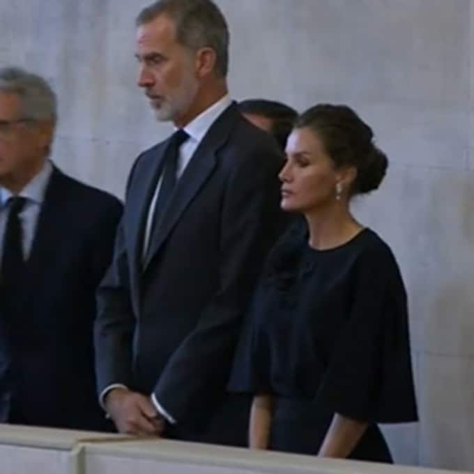 Los reyes Felipe y Letizia, junto a otros líderes mundiales, presentan sus respetos a Isabel II en la capilla ardiente de Westminster