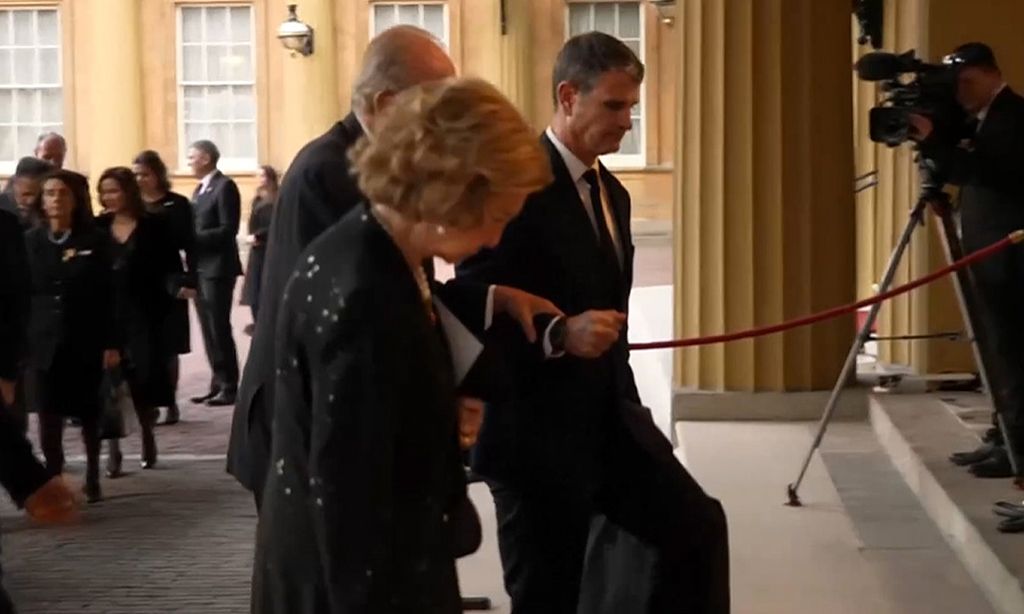 Los reyes Juan Carlos Y Sofía, juntos en la recepción ofrecida por Carlos III en Buckingham