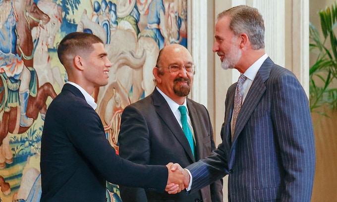 El Rey felicita a Carlos Alcaraz, Martín Landaluce y Martín de la Puente, las jóvenes promesas del tenis