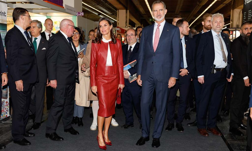 Los Reyes conocen de primera mano las propuestas editoriales españolas en la Feria del Libro de Fráncfort