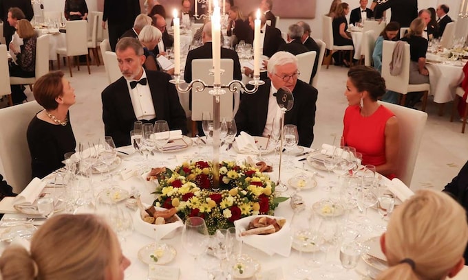 Los Reyes Felipe y Letizia durante la cena de Estado en Alemania