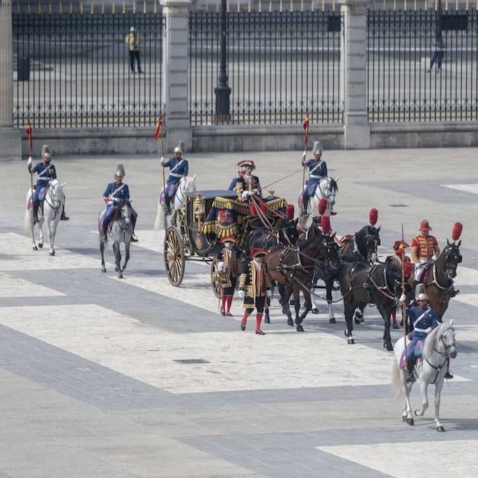 ¿Sabías que carrozas de los reinados de Isabel II y Alfonso XII se siguen usando en actos oficiales? Te contamos cuándo y quién viaja en ellas