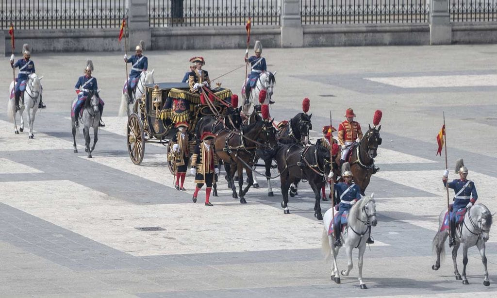 ¿Sabías que carrozas de los reinados de Isabel II y Alfonso XII se siguen usando en actos oficiales? Te contamos cuándo y quién viaja en ellas