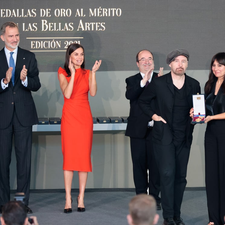 Los Reyes premian a Javier Bardem, Amaral, Ana Locking y Paloma San Basilio con la medalla a las Bellas Artes