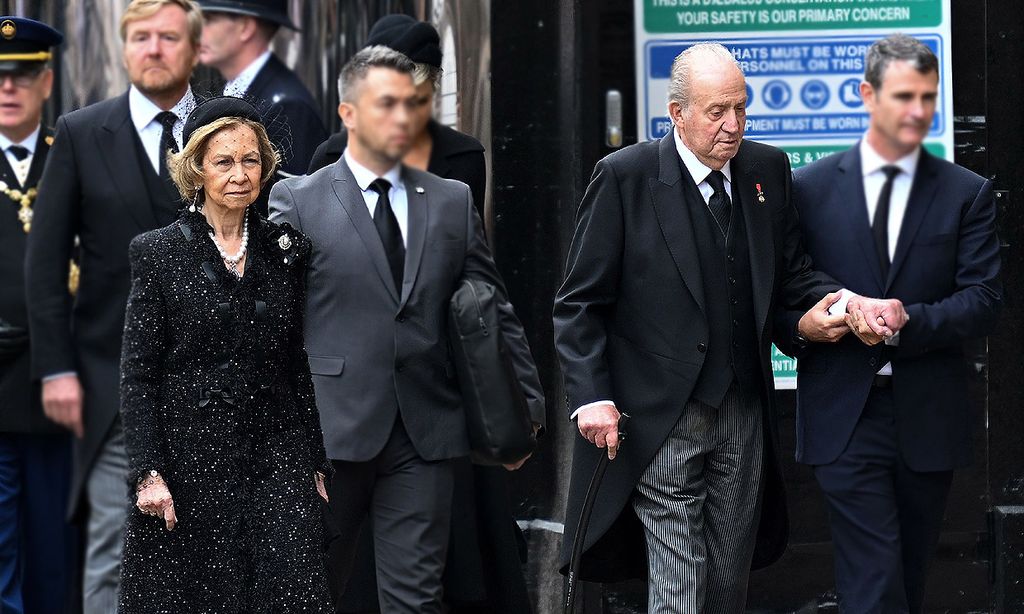 Don Juan Carlos y doña Sofía en el funeral de Isabel II