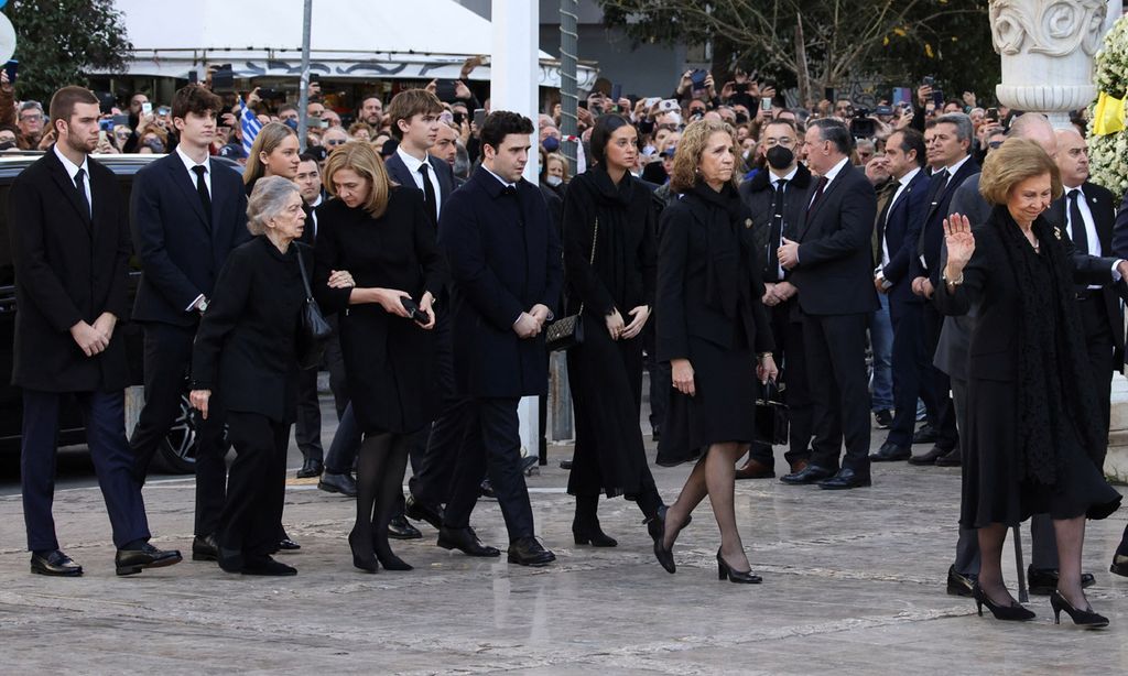 La princesa Leonor y la infanta Sofía, las únicas de la familia ausentes en el funeral de Constantino de Grecia