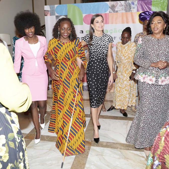 El encuentro entre la Reina y la primera dama angoleña, centrado en la educación de las niñas