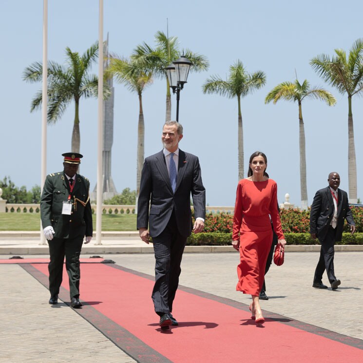 Los Reyes participan en una sesión solemne en la Asamblea Nacional de Angola