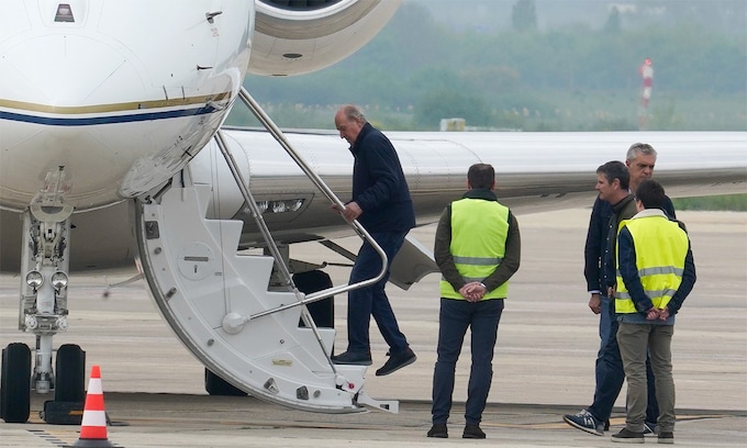 Rey Juan Carlos en el aeropuerto de Vitoria
