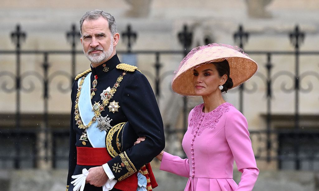 Los Reyes Felipe y Letizia acuden a Westminster para la ceremonia de coronación de Carlos III