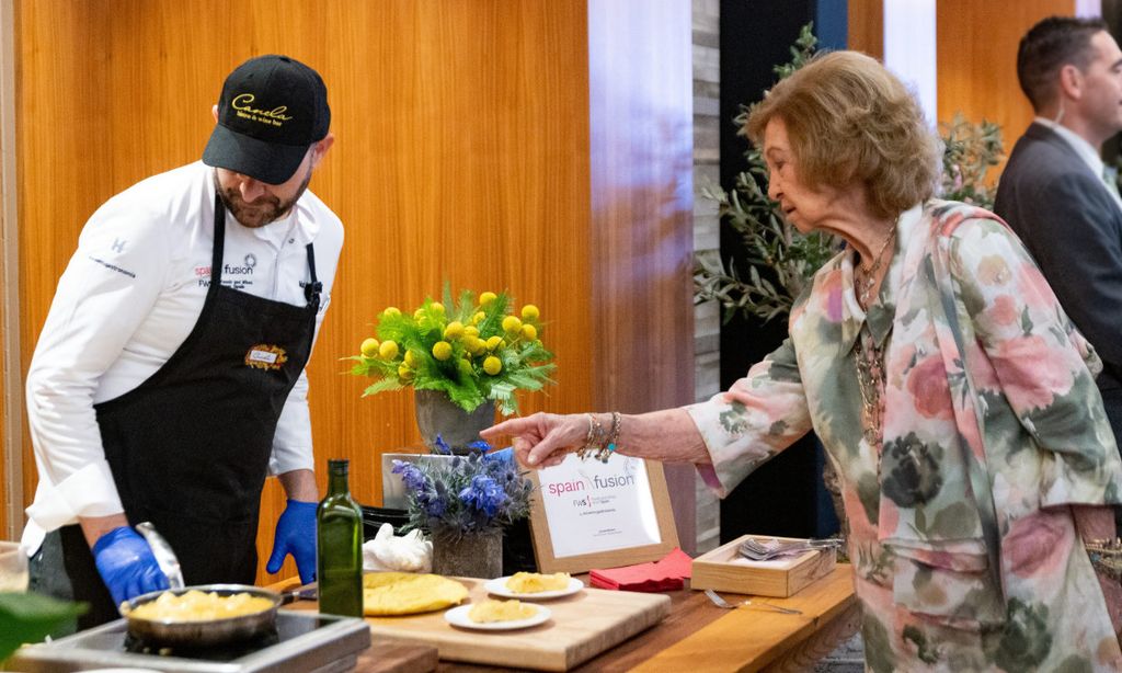 La reina Sofía promociona en Houston la comida española, primer acto de una minigira por Texas
