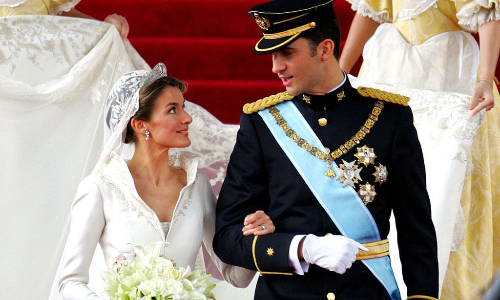 Los cinco datos más curiosos de la boda de los reyes Felipe y Letizia en su 19º aniversario: primeras veces y cambio 'in extremis'
