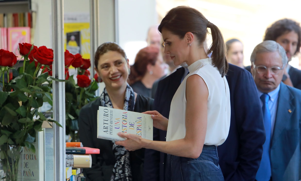 La reina Letizia en la Feria del Libro de Madrid
