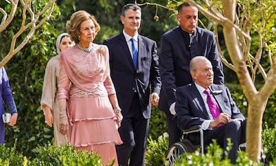 Los reyes Juan Carlos y Sofía acuden juntos al enlace real del heredero Hussein de Jordania