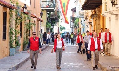 La reina Letizia comienza su viaje de cooperación en Cartagena de Indias con la visita a un centro de formación