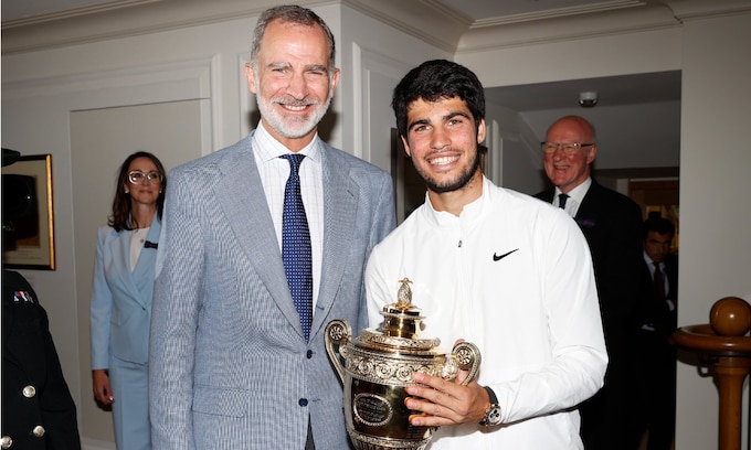 El rey Felipe vibra con la victoria de Carlos Alcaraz en la Catedral del tenis