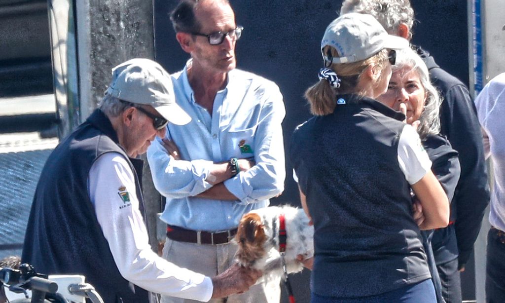 Las imágenes más distendidas del rey Juan Carlos en su nueva jornada marinera en Galicia