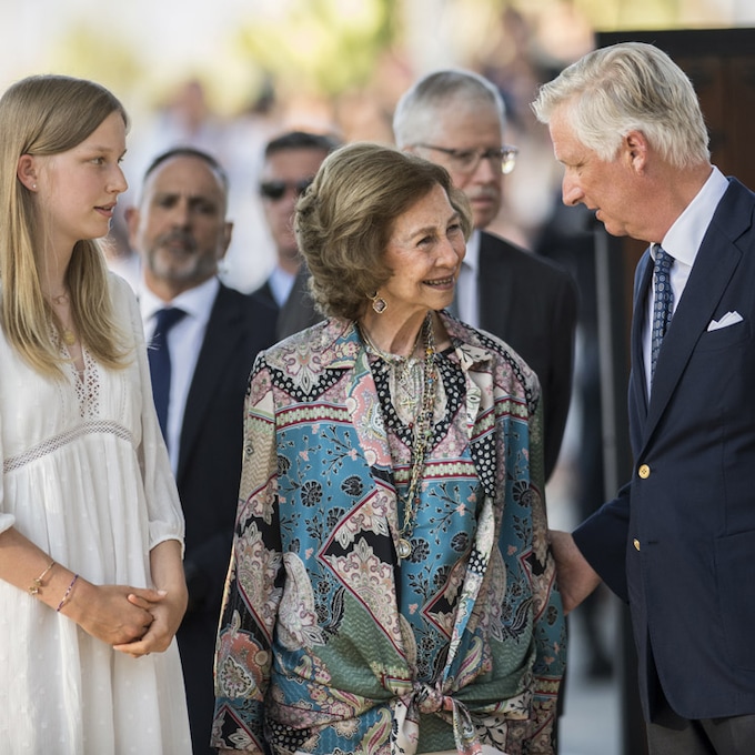 La reina Sofía se une a Felipe de Bélgica, acompañado de su hija Eleonore, en el homenaje al rey Balduino en Motril