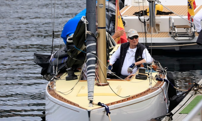 Rey Juan Carlos en las regatas de Sanxenxo
