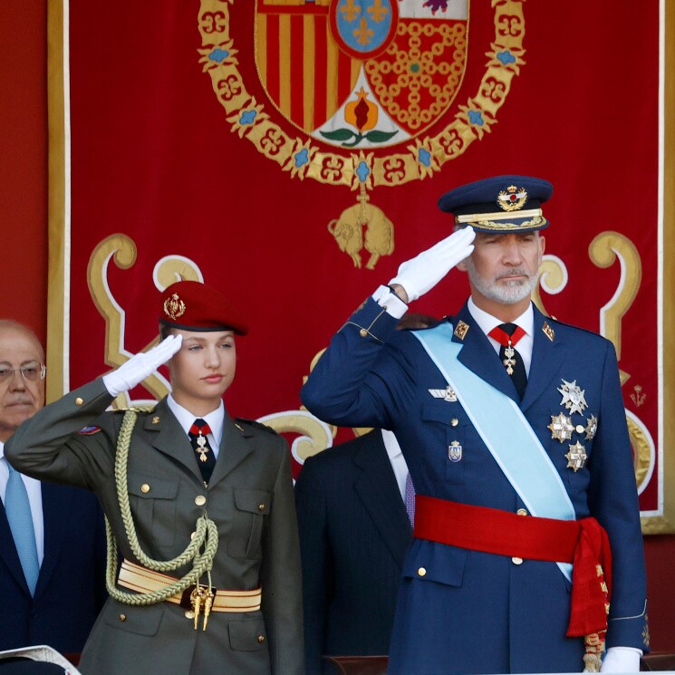 Los reyes Felipe y Letizia presiden el desfile militar del 12 de octubre en Madrid junto a la princesa Leonor
