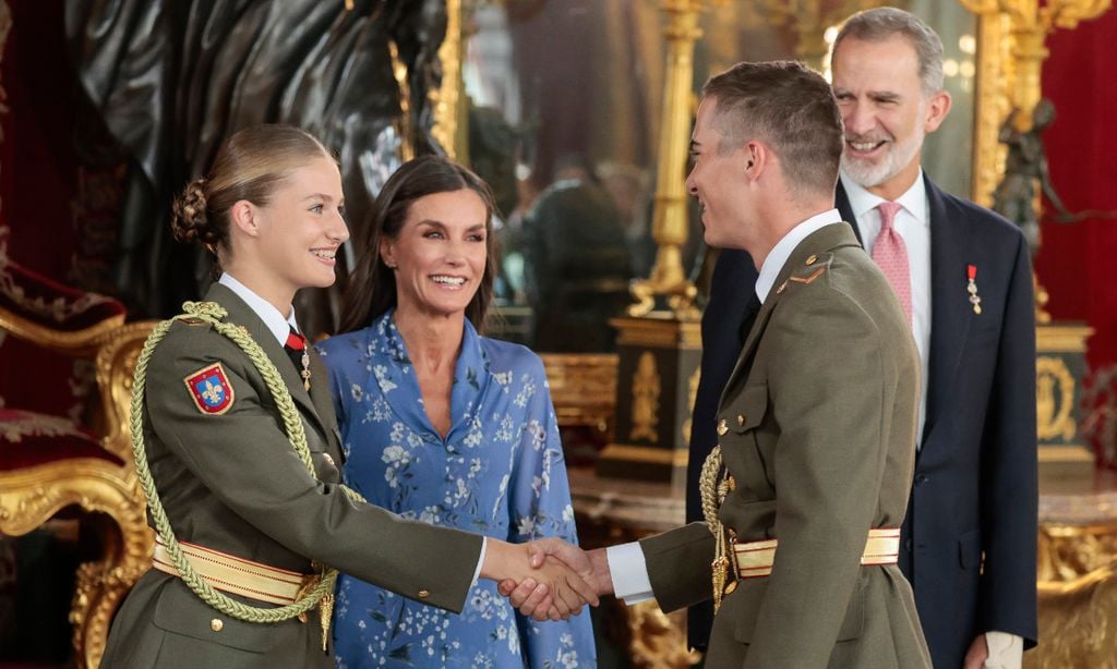 La sorpresa a la princesa Leonor durante el besamanos: invitan a sus compañeros de la Academia de Zaragoza