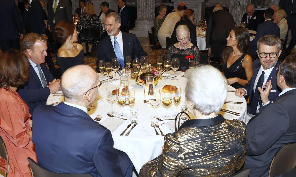 Así se vivió desde dentro la velada de los reyes Felipe y Letizia con la reina Margarita y los príncipes Federico y Mary