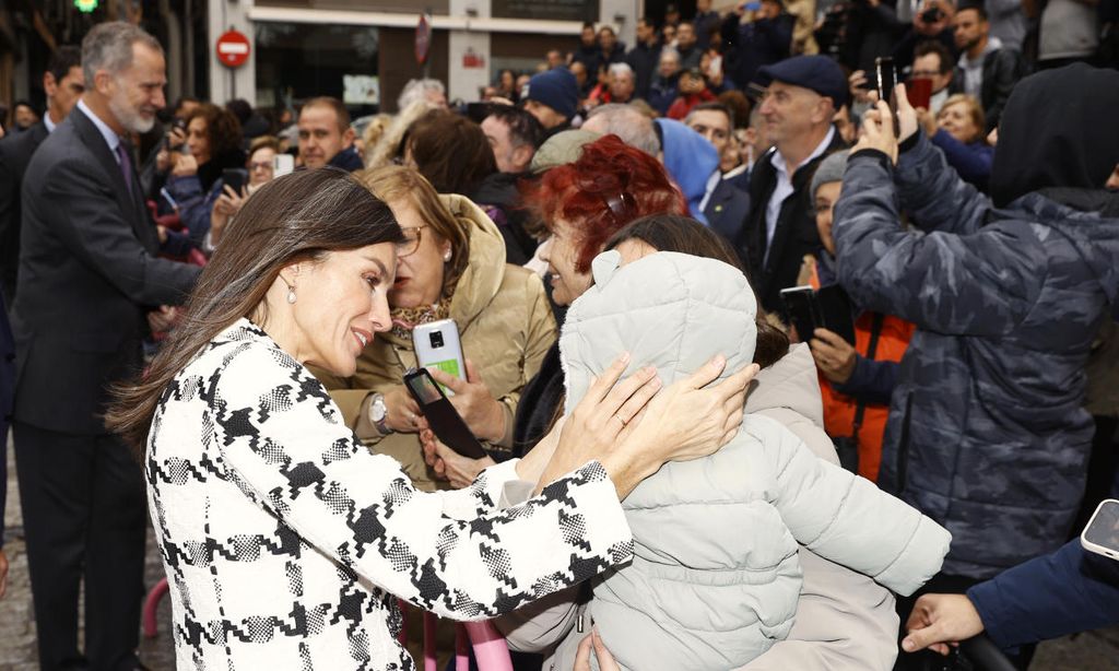 El cariñoso momento de doña Letizia con un bebé en Toledo