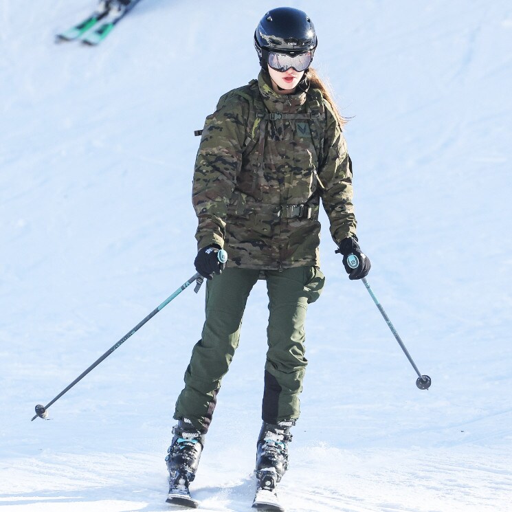 La princesa Leonor muestra su destreza como esquiadora durante su entrenamiento militar en Huesca