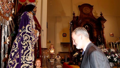 El rey Felipe visita el Cristo de Medinaceli seis años después de su último besapié