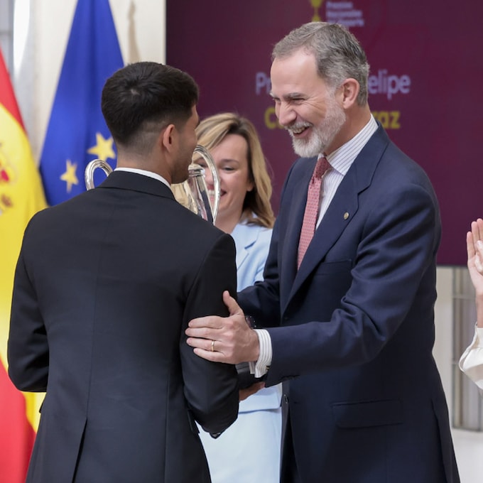 Los reyes Felipe y Letizia premian a Carlos Alcaraz y Susana Rodríguez por ser los deportistas más destacados