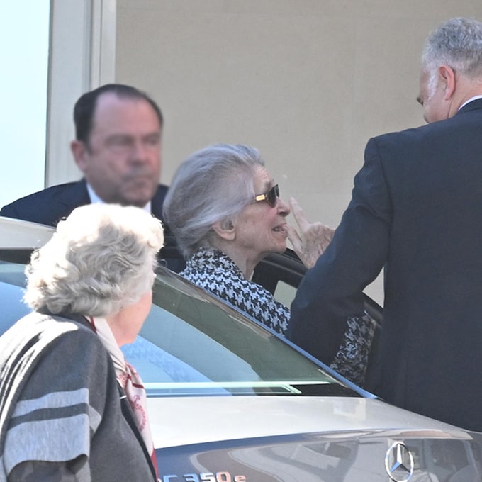 Irene de Grecia acude al hospital a visitar a su hermana la reina Sofía
